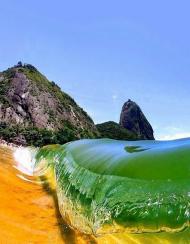 Фантастичний колір морської хвилі
