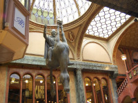 Перевернутий кінь» – скульптура у Празі.